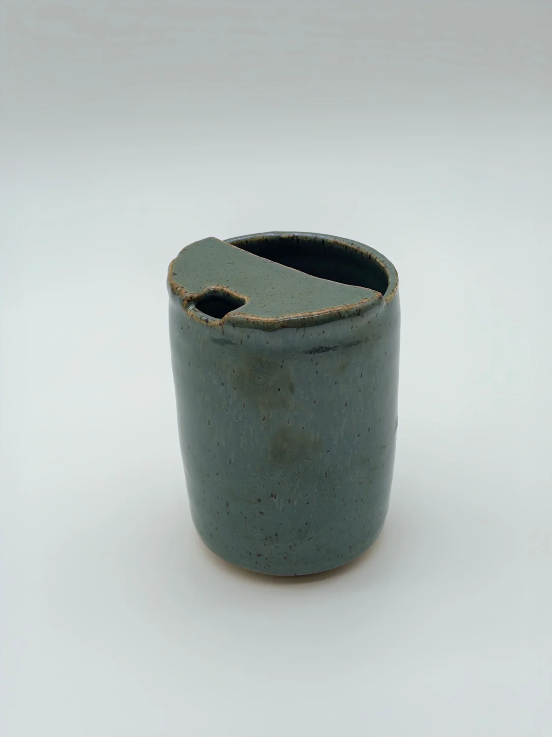 Blue-gray travel cup with an integrated sipping opening